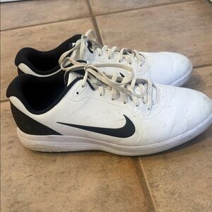 Nike White and Black Low-Top Men's Sneakers. Hard court tennis shoe